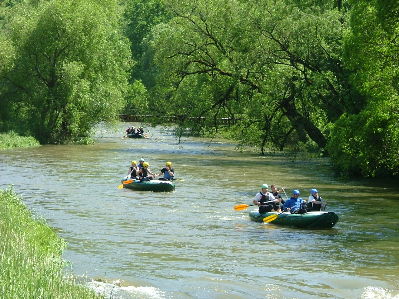 Splav Váhu s krásnym výhľadom na okolie